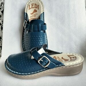 Ledi Anatomic comfort clogs slip on blue sandals size 5.5